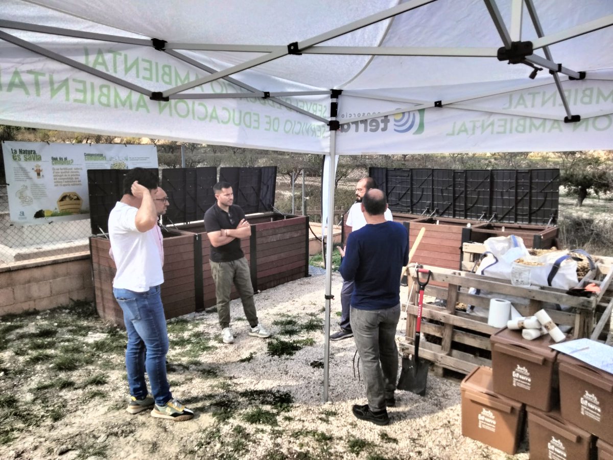 Consorcio TERRA - Área de Gestión A2 (@rsu7a2) on Twitter photo 🌱♻️Hemos presentado el acuerdo de colaboración entre Fageca, Quatretondeta y Famorca, coordinado con el Servicio de Educación Ambiental del Consorcio Terra, para el uso compartido de la compostera comunitaria de Fageca. 🌱♻️Hemos presentado el acuerdo de colaboración entre Fageca, Quatretondeta y Famorca, coordinado con el Servicio de Educación Ambiental del Consorcio Terra, para el uso compartido de la compostera comunitaria de Fageca.