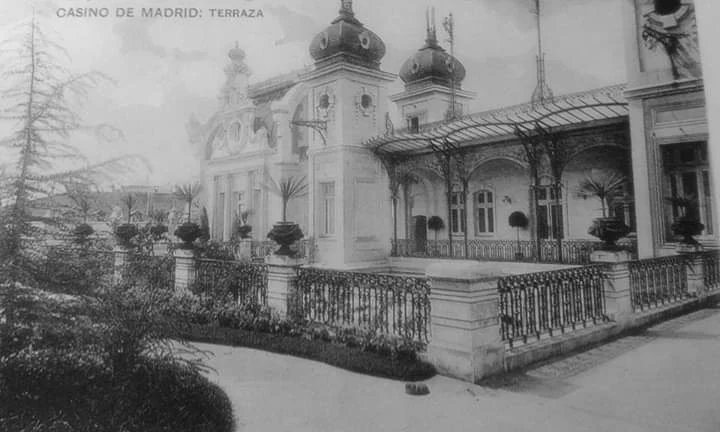 Buenos días. 
Vamos a recorrer lo que ha dado de sí este 8 de octubre en su correr por el calendario. 
Entra y te cuento.
demadridalanube.com/2017/10/efemer…