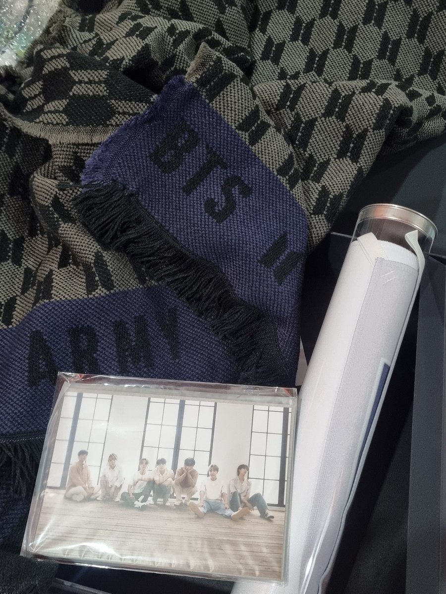 chiararosedmd's tweet photo. Supportive husband buys ARMY wife BTS Merch Box 1 π₯Ήπ
#BTS #BTSMerchBox1 #BTSARMY #joshuachiara #babetime https://t.co/SAiJfqsdvj