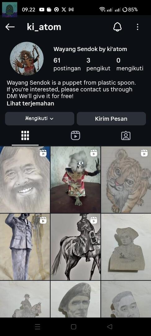 tanyakanrl's tweet image. 💚 Guys, tolong bantu follow Instagram Akung aku yaa😆, Beliau umur 69 tapi masih super aktif bikin karya keren! Ada sketsa, lukisan, dan Wayang Sendok handmade dari bahan sederhana tapi hasilnya kreatif banget 😍
Jadi please kasih support &amp;amp; love buat beliau ya 💖🙌🏻