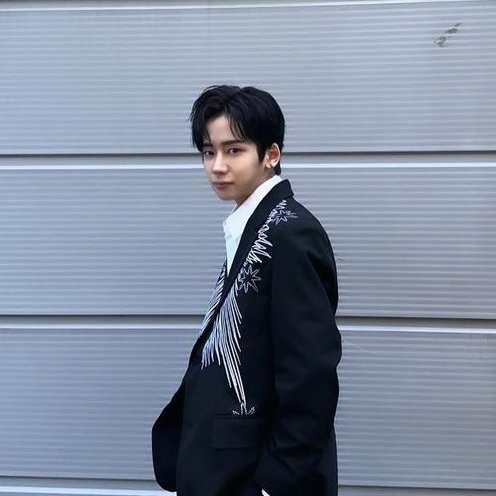 mkluv7704's tweet image. 살짝 돌아보는 각도가 느좋인 남성
#유메키 #YUMEKI #ユメキ