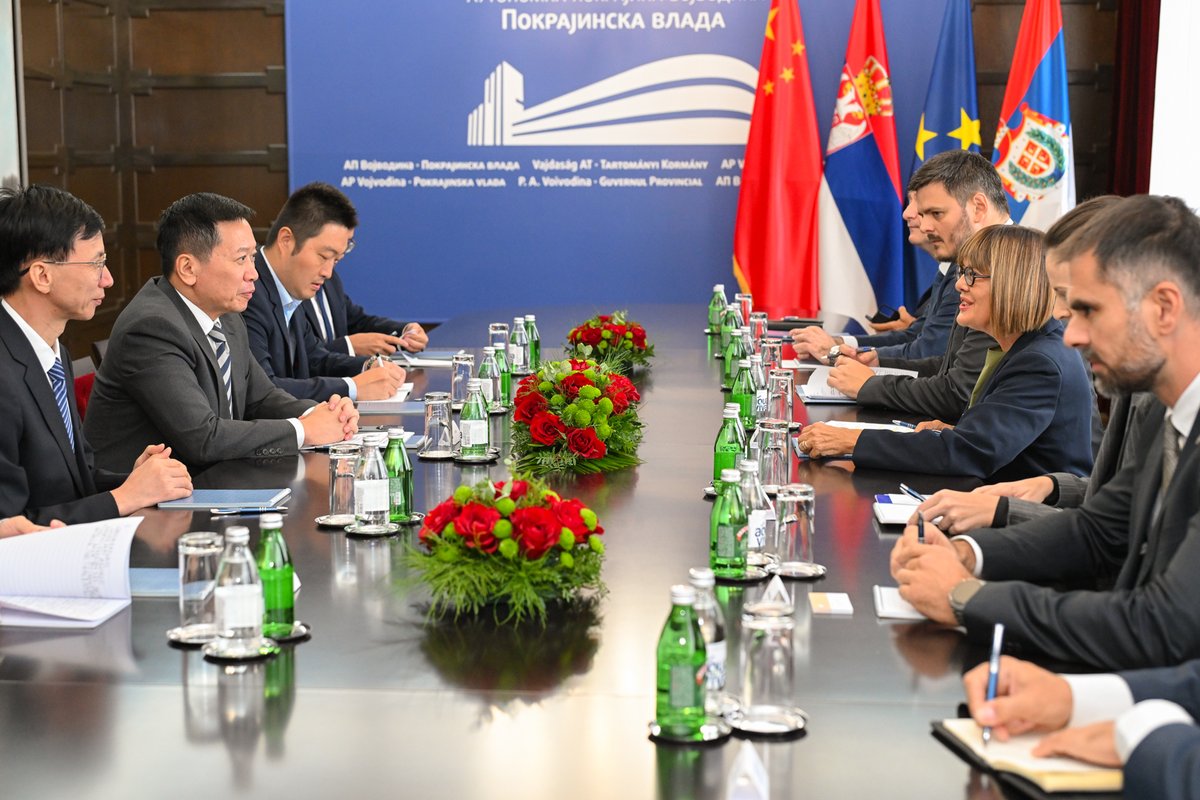 PSRRMSLS's tweet image. Председница Гојковић са делегацијом провинције Фуђиен–нове прилике за сарадњу
Разговарано је о интензивирању сарадње у областима привреде, пољопривреде, здравства, образовања, културе, спорта и туризма. Састанку су присуствовали секретари Алексаднар Софић и Ненад Иванишевић.