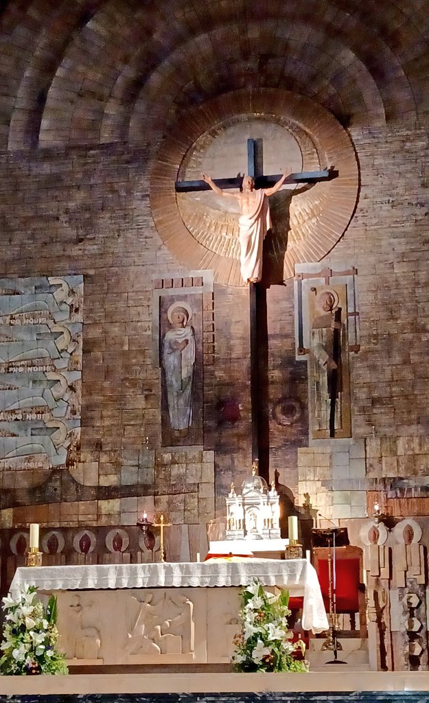 PADRE NUESTRO

Padre nuestro, que estás en el cielo,
santificado sea tu Nombre;
venga a nosotros tu Reino;
hágase tu voluntad en la tierra como en el cielo.

Danos hoy nuestro pan de cada día;
perdona nuestras ofensas,
como también nosotros perdonamos a los que nos ofenden;
no
