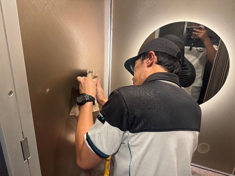 jrw_c_maintec's tweet photo. 山口プレDCの一環として、観光列車はなあかりが山口県内で初めて運行されました。
当社では、乗客の皆様に心地よい車内空間を提供するため、新山口と長門市で車両清掃を実施しました。
これからもお客様を想いご期待にお応えするため、特別列車の運行を裏で支えていきます。

#メンテック
#はなあかり https://t.co/DLr2cRDy0O