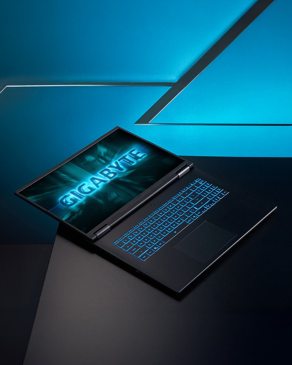 GIGABYTE_DE's tweet image. GIGABYTE AORUS AERO AI TOP GAMING POWER 😎

GIGABYTE GAMING A18, perfekt für Gaming, Streaming &amp;amp; Kreatives 💻🎮🎨

Dank an 💘🛠📸🎥💻: @ gigabyte_official

#pcsetup #pcmr #pchardware #laptop #pcmr