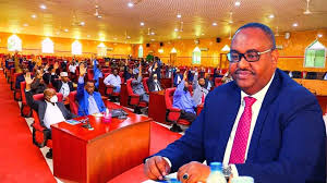 “Puntland xuduud sharci ah ayey leedahay, Wasiir &amp; Madaxweyne midna cid kulama heshiin karo, ciddii ku xad gudubtana waa lala xisaabtamayaa, Qoraalada iyo codadka wasiir Juxaa waa xad gudub"

horseedmedia.net/barlamaanka-pu…