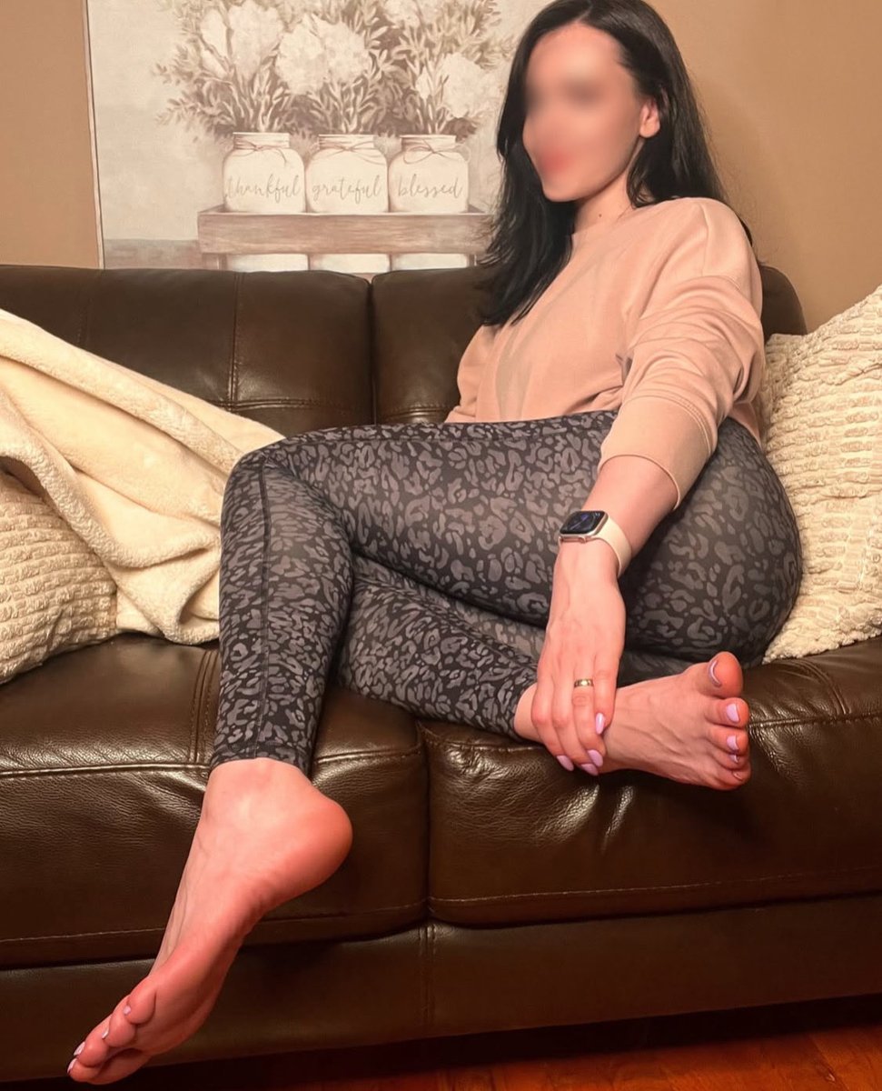 PaniMollie's tweet photo. Nawet kurz pod moimi stopami ma większą wartość niż ty 😂

#findom #femdom #paypig #goddess #findomme #humanatm #cashslave #feet #slave #atm https://t.co/tXMaZxcNY4