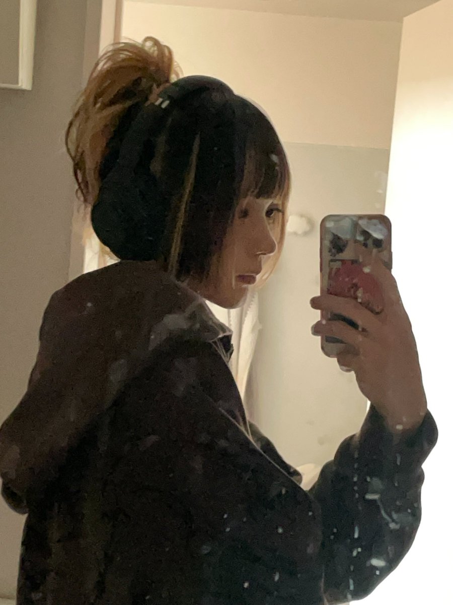 doku_mil's tweet image. 汚い鏡にしか映らない