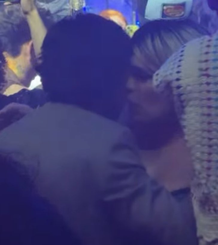 oharaswifee's tweet image. define ardida 🥱🥱, toda ardidota por que su culito estaba hablando con más mujeres 
#lacasadelosfamososmx #lcdlfmx #lcdlfmx3