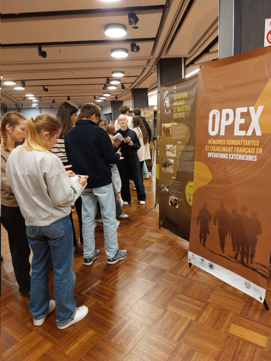 ANOPEX1's tweet image. Une magnifique table ronde sur la #FORPRONU le 7 octobre à @VilleBethune organisée par l' @onacvg et l' @ANOPEX1 devant 400 personnes dont 80% de scolaires avec 4 témoins qui ont apporté un éclairage vivant d'une #OPEX en #Exyougoslavie