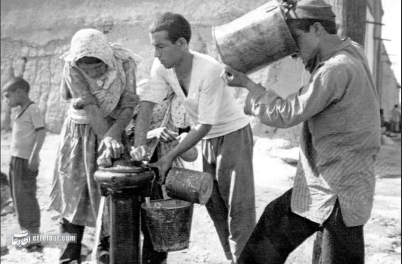 Amirhamidi52's tweet photo. عکسی ببینید از بحران کم آبی  در سال ۱۳۵۴ ؛  مشکلی که در ابتدای سال  پیش روی پایتخت‌نشینان بود و در پایان سال مسئله   شهرستانی  نشینان. https://t.co/hhIxusSl85