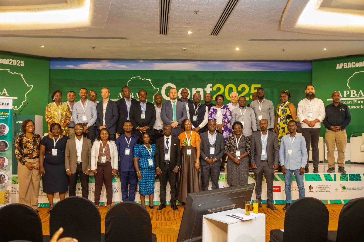 MoLAFWRD_Zim's tweet photo. “Africa needs leaders who drive collaboration, innovation & excellence,” — Hon. Haritatos
🌾 #CBLP #PlantBreeding #Zimbabwe #LeadershipInScience #AgricultureInnovation #FoodSecurity #AfricaRising https://t.co/LsTsTv2HUl