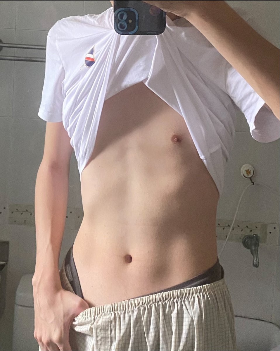 Bias_310's tweet photo. 在低像素中才是理想中的白白净净
胳膊毛腿毛甚至手上的刮了越长越长
没招了 #四爱 #四爱小狗 https://t.co/0bTdev9ys0