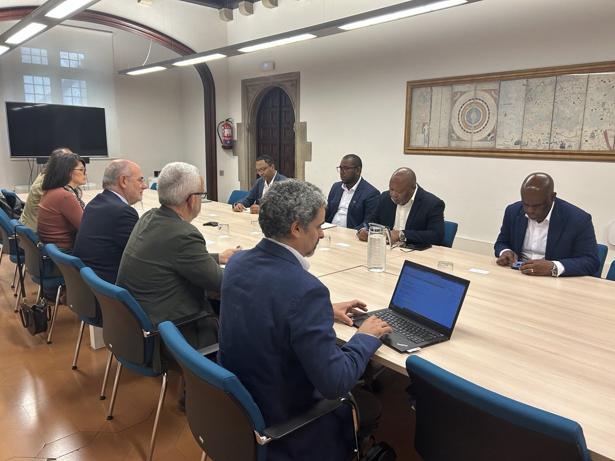 🇲🇿 El conseller <a href="/jduch/">Jaume Duch</a> s’ha reunit amb Francisco Manuel Pagula, governador d’Inhambane, Moçambic, país prioritari de <a href="/cooperaciocat/">Cooperació</a>.

Han acordat aprofundir la col·laboració en àmbits com el desenvolupament territorial, la resiliència climàtica i la cooperació descentralitzada.