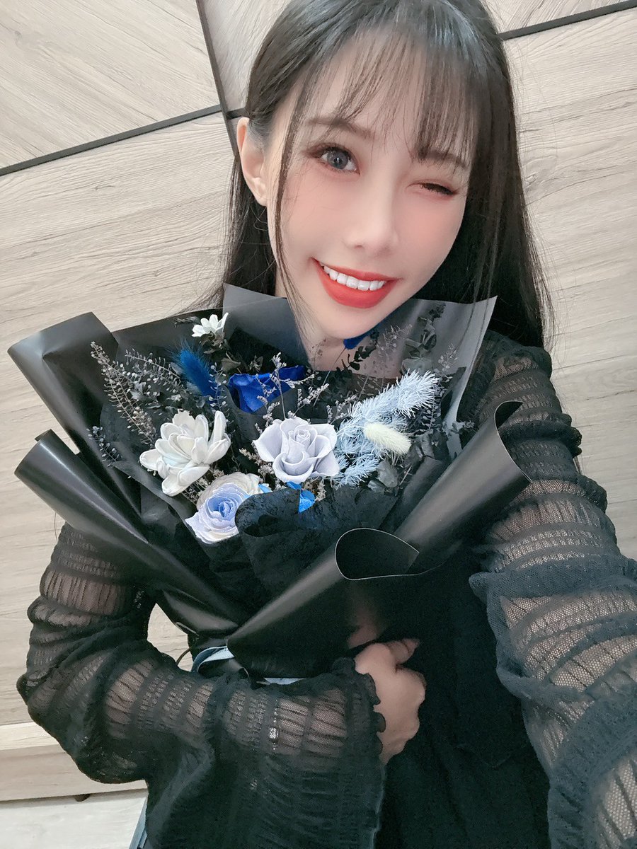 好好把握假期的尾聲~

🖤💙🩵

💕我的專屬連結💕
https://t.co/M6KMQTymgA

#玟妡WenHsin #玟妡 #性感小野馬 #花 #假期 https://t.co/qSlaBOA2IJ