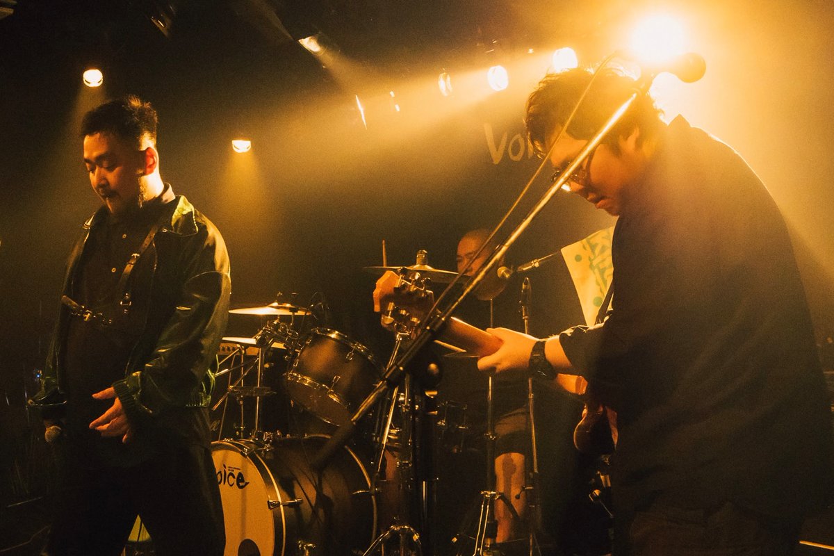 【お知らせ】
この度、Ba：Gyaonが一身上の都合により、THE MUNCHKINSを退く運びとなりました。
約13年もの間、活動を共にしていたので寂しい限りですが、THE MUNCHKINSは今後も継続する方針で検討しておりますので、引き続き応援していただければ幸いです。