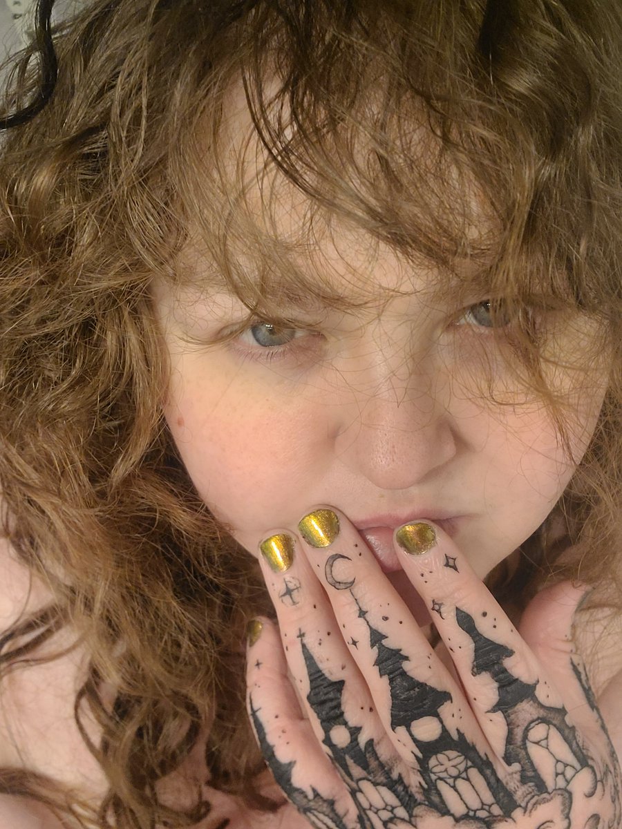 _StrangeSkies_'s tweet photo. My hands did it, not me 🫣💕🌈 #hands #lesbian #butchfemme #butchfemmetwt #butch #femme https://t.co/DRoSDLJ863