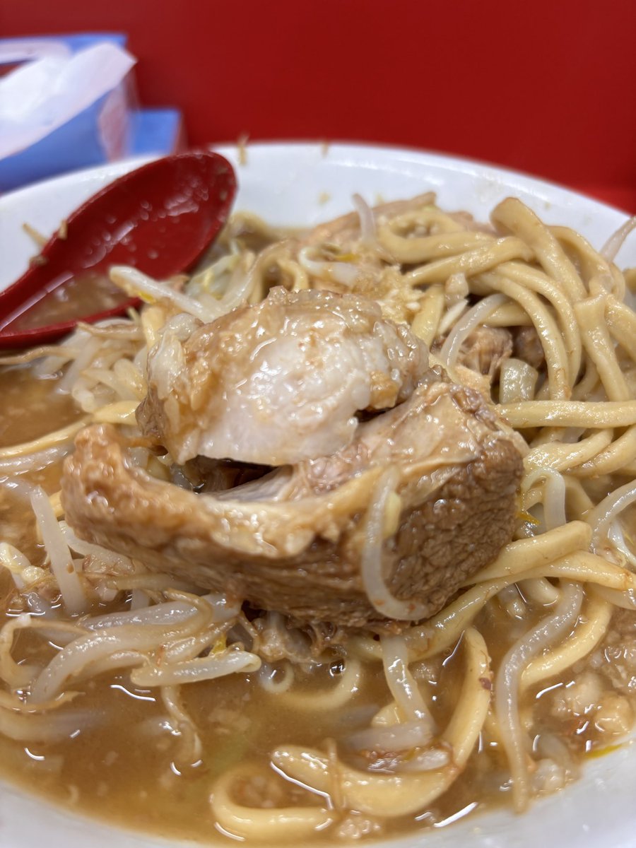 kuma1318's tweet photo. 小ラーメン ニンニク少なめ
禁断症状がでて久々訪問。
今日は豚が多かったような気がする。
ご馳走様でした
#ラーメン二郎仙台店2 https://t.co/USaxk2rMNU