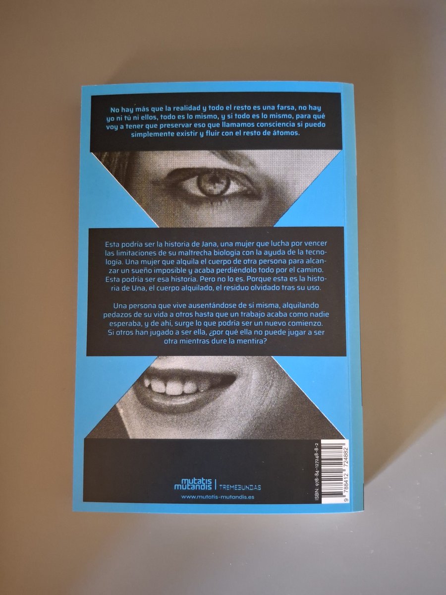 «Supongo que seré una especie de, no sé, mecanismo narrativo».

<a href="/MMutandis_Edit/">Mutatis Mutandis</a> nos trae la audaz primera novela de <a href="/valenzuelismos/">Jose Valenzuela</a>; un formidable texto literario de muchas capas en el que identidades desintegradas se fusionan con los límites de la tecnología avanzada.