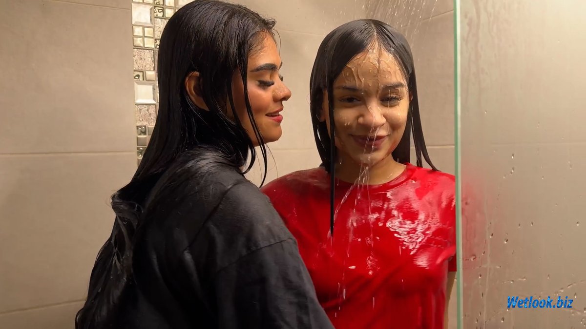 BizWetlook's tweet image. wetlook.biz/product/group-…
Friendship and laughter under the shower 🌊 Red and black outfits completely drenched! #wetlookfashion #waterfun
