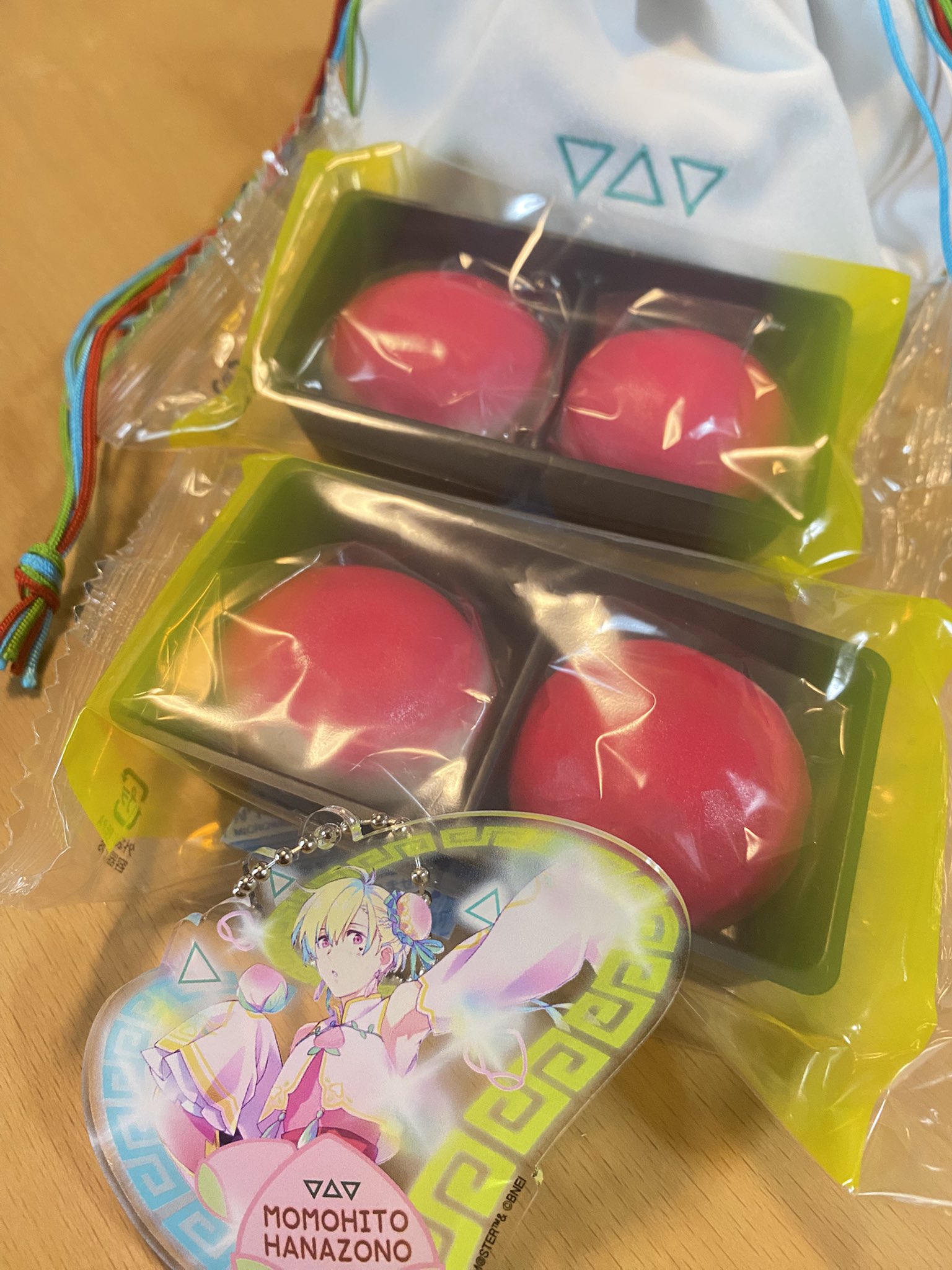 SideM 花園百々人 この世界の主人公 桃まんじゅう おまけ アクキー SideM「桃まんじゅう」アクキー、交換熱で盛り上がり中！(2025