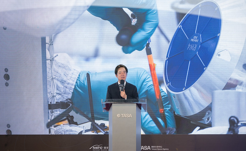 TaiwanToday_TH's tweet image. ปธน.ไล่ชิงเต๋อ เดินทางเยือนศูนย์อวกาศไต้หวัน เพื่อเข้าร่วมพิธีขนส่ง “ดาวเทียม #FORMOSAT-8A” ดาวเทียมดวงนี้เป็นระบบดาวเทียมรุ่นแรกที่ผลิตเองในไต้หวัน แสดงให้เห็นถึงหลักชัยสำคัญของการพัฒนา #เทคโนโลยีอวกาศ ใน #ไต้หวัน
อ่านต่อ : th.taiwantoday.tw/469/276060