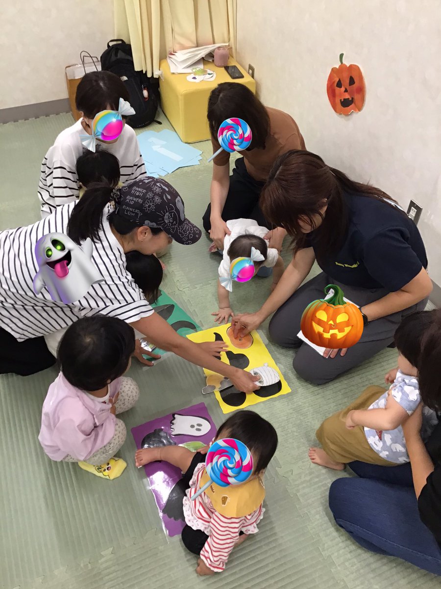 kyopla_shino's tweet photo. 【子育てひろば】今日のEnjoy Englishも歌やダンスがいっぱい🎶今月末にあるHALLOWEENを先取りして絵合わせゲームも行いました👻🍭🎃エレイン先生からカードを渡され、シルエットに合わせて上手にみんなペタペタ🧙♀️来月もお楽しみに🍁✨️
#共育プラザ南篠崎
#子育てひろば
#EnjoyEnglish https://t.co/twMR1KUdwY