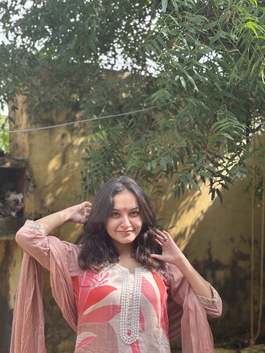 Kajalgosain's tweet image. Living in my “let it be” era ✨🌷🧿