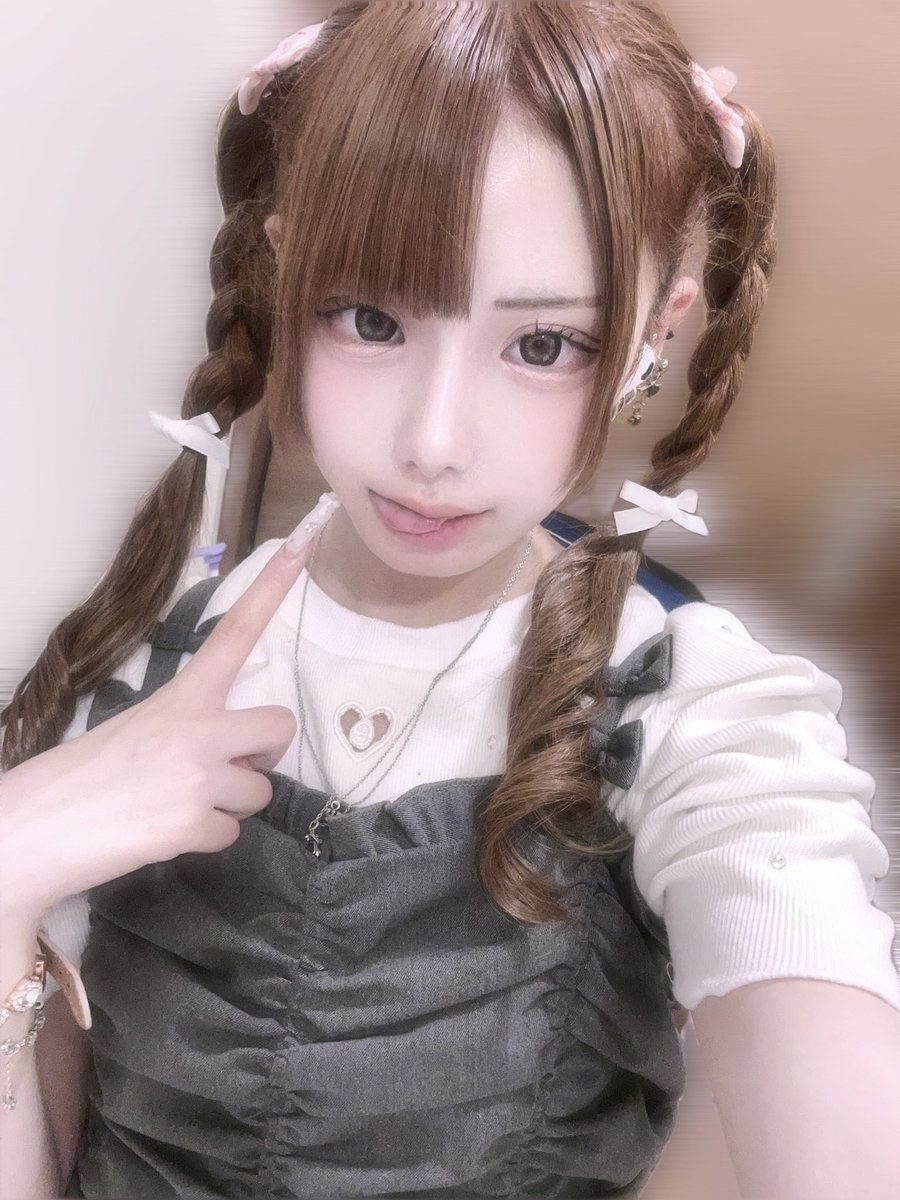 medyu_u's tweet photo. 🎀10月15日コンカフェ卒業🎀
18時〜23時 (L.O 22時30分)
5年間やってきたコンカフェをついに卒業します！！もうコンカフェ一生やらないと思います！あたしに会えるのも最後！
会いに来てね>  ̫< 場所はここ⬇️
📍 東京都新宿区歌舞伎町2-21-6
ハタノビル5階 https://t.co/9tqwL4GDpR