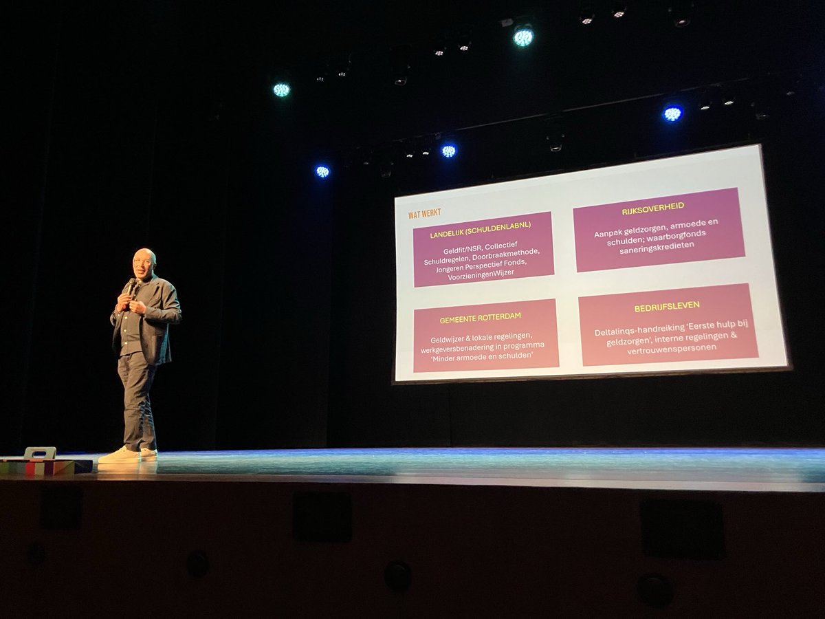 @sadik_harchaoui bij ⁦<a href="/OoRotterdam/">Ondernemersontbijt</a>⁩ ⁦<a href="/TheaterZ/">Theater Zuidplein</a>⁩ ⁦<a href="/rotterdam/">Gemeente Rotterdam</a>⁩ wijst op overvloed aan loketten en aanpakken, en roept werkgevers en overheden op aan de slag te gaan en medewerkers te gaan helpen. Ook verlicht eigen belang.  ⁦<a href="/NPRZ010/">NPRZ</a>⁩.
