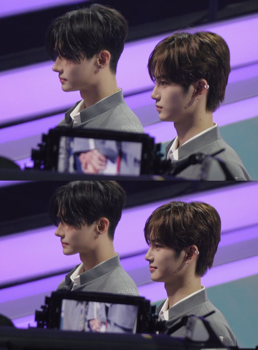 wonxinau's tweet photo. This picture is so cinematic 🫡the faces and the hands https://t.co/I7gb6f57Ro