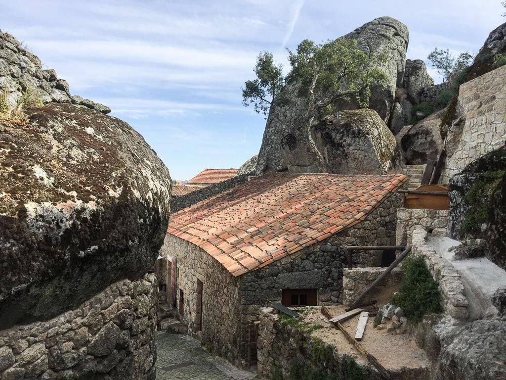 alentejo_1970's tweet image. #Forbes recently named #Monsanto as one of the most beautiful villages in the world. The village is built between huge granite boulders, with houses, streets, and even small gardens hidden in the rocks. Recently, it was used as a filming location for &quot;House of the Dragon&quot;.