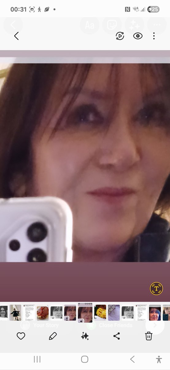 Good morning Wednesday and I've got balloons.
Goodness, that year flew by quickly!
Anyway, its time to get my party frock on .
Happy birthday to me!