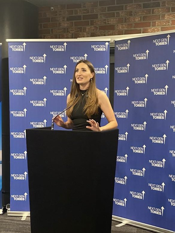 Lizzie Hacking tweet media