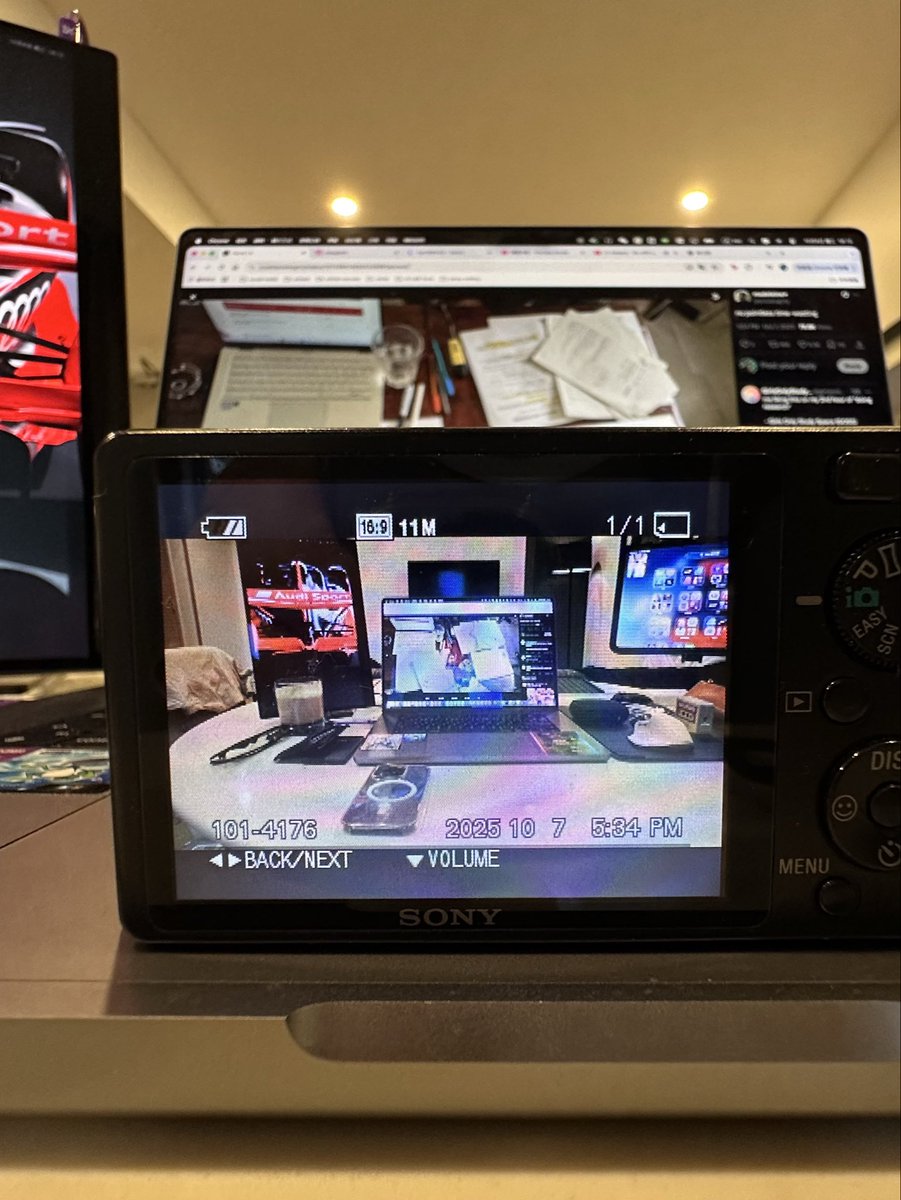 McKWLEE's tweet photo. 📖☕️💻🖥️🏎️
Desk Art
@espressodisplay @Apple @Sony
#ccdcamera #PhotographyIsArt https://t.co/py2VYz6iDF