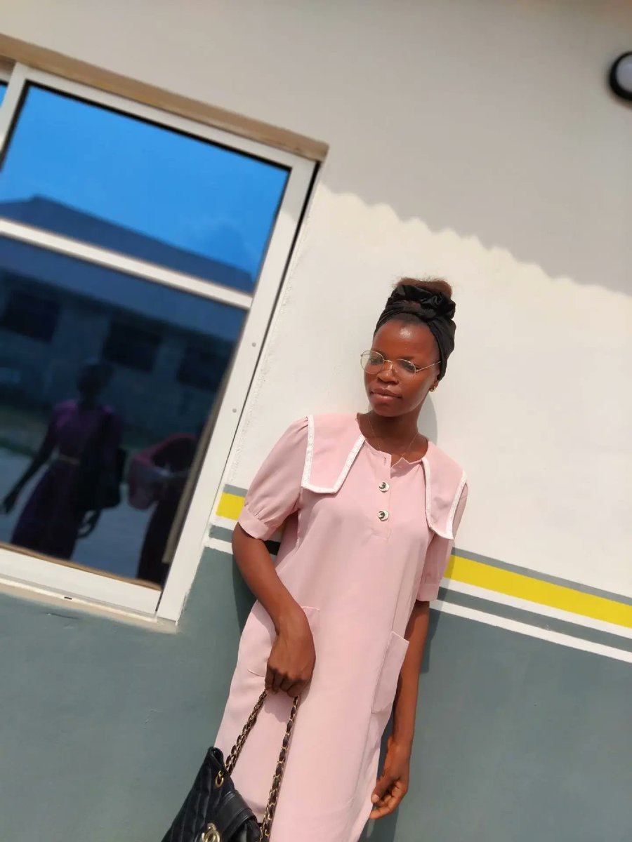 ThatTechGirll's tweet photo. Hi
I'm a nursing student and product design student 
And you? https://t.co/lbXuxt0uiF