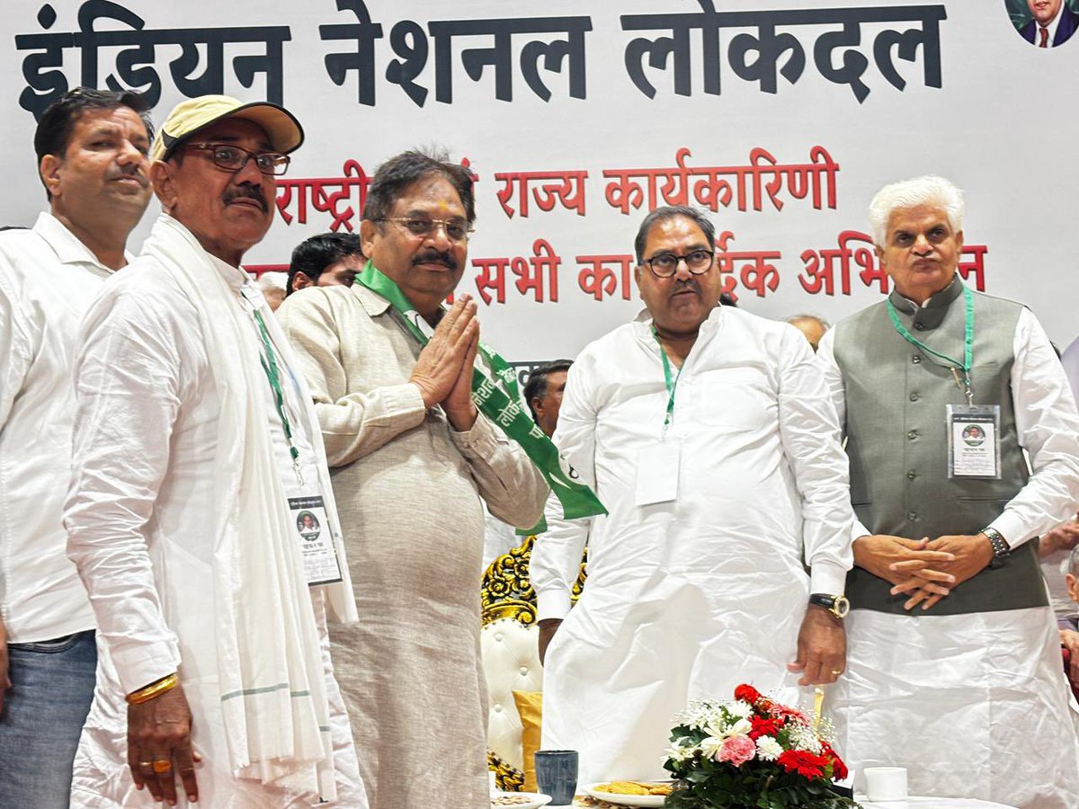 श्री राम सिंह जी वैद (पूर्व विधानसभा प्रत्याशी, बवानीखेड़ा) ने घर वापसी करते हुए इनेलो पार्टी में अपनी आस्था एवं विश्वास व्यक्त किया…

आपका इनेलो परिवार में हार्दिक स्वागत है। संगठन में आपका यह पुनः आगमन जननायक चौ. देवीलाल जी की विचारधारा को ओर मजबूत करेगा एवं जनता के हक़ की