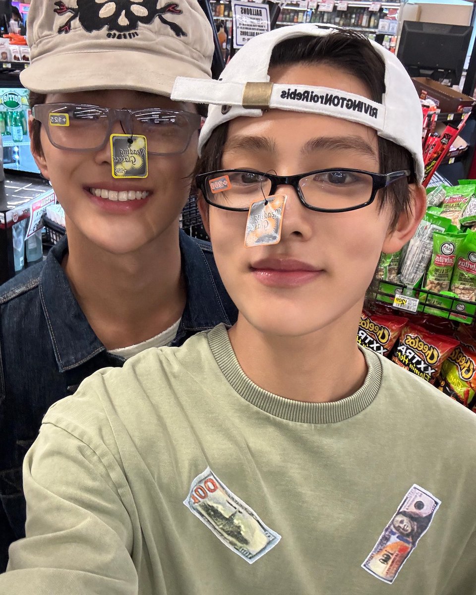 seonghyeonpics tweet picture