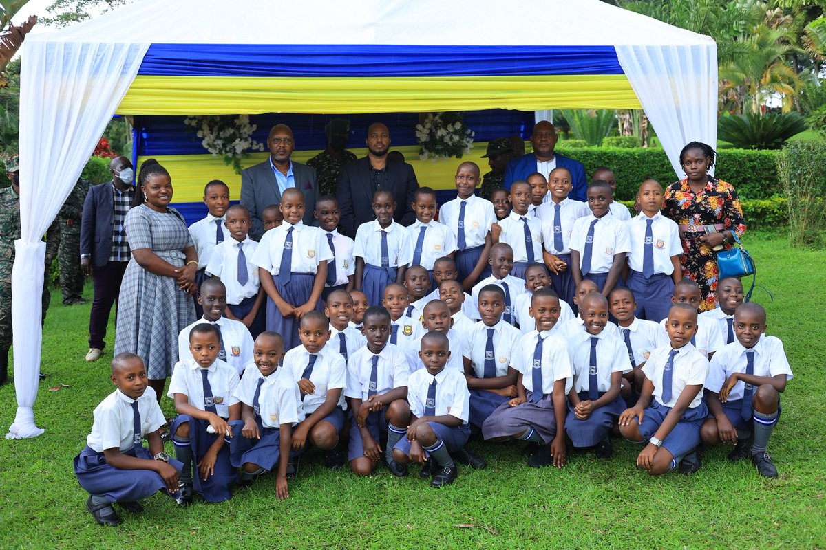 ObukamaBwaTooro's tweet photo. π
π¨π«π ππ¨π«πππ₯ ππ¬ππ³π
Kiro kyaijo kubaire kindi wewe!
Banyatereza Golden Jubilee Memoria School.
Buhinga Primary School
#Empango https://t.co/KDZ6tuNgyN