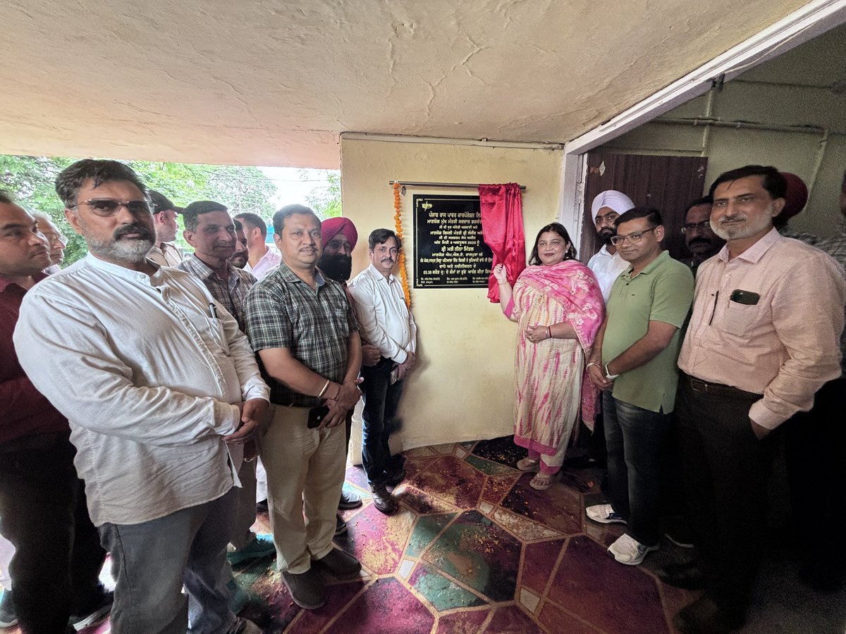 ਅੱਜ ਹਲਕਾ ਰਾਜਪੁਰਾ ਦੇ ਫੋਕਲ ਪੁਆਇੰਟ ਵਿੱਚ ਮੌਜੂਦ ਬਿਜ਼ਲੀ ਬੋਰਡ ਵਿੱਚ ਬਿਜ਼ਲੀ ਦੇ ਬੁਨਿਆਦੀ ਢਾਂਚੇ ਦੀ ਉਸਾਰੀ ਵਾਧੇ ਅਤੇ ਨਵੀਨੀਕਰਨ ਲਈ 5.50 ਕਰੋੜ ਰੁਪਏ ਦੇ ਕੰਮਾਂ ਦਾ ਸ਼ੁਭ ਆਰੰਭ ਕੀਤਾ ਗਿਆ
ਇਸ ਨਾਲ ਫੋਕਲ ਪੁਆਇੰਟ ਬਿਜ਼ਲੀ ਬੋਰਡ ਨਾਲ ਜੁੜੇ ਹੋਏ ਇਲਾਕਿਆਂ ਵਿੱਚ ਬਿਜ਼ਲੀ ਦੀ ਕਿਸੇ ਪ੍ਰਕਾਰ ਦੀ ਸਮੱਸਿਆ ਨਹੀਂ ਆਵੇਗੀ।

<a href="/AAPPunjab/">AAP Punjab</a>