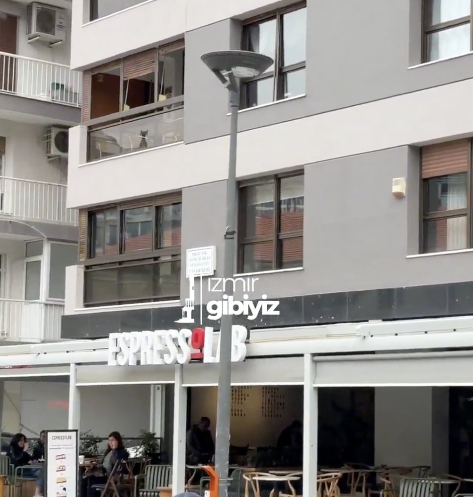 Mart ayındaki boykot sürecinin ardından birçok şubesi kapanan Espressolab’in, İzmir Alsancak’taki şubesi de kapatıldı ve tabelaları indirildi.