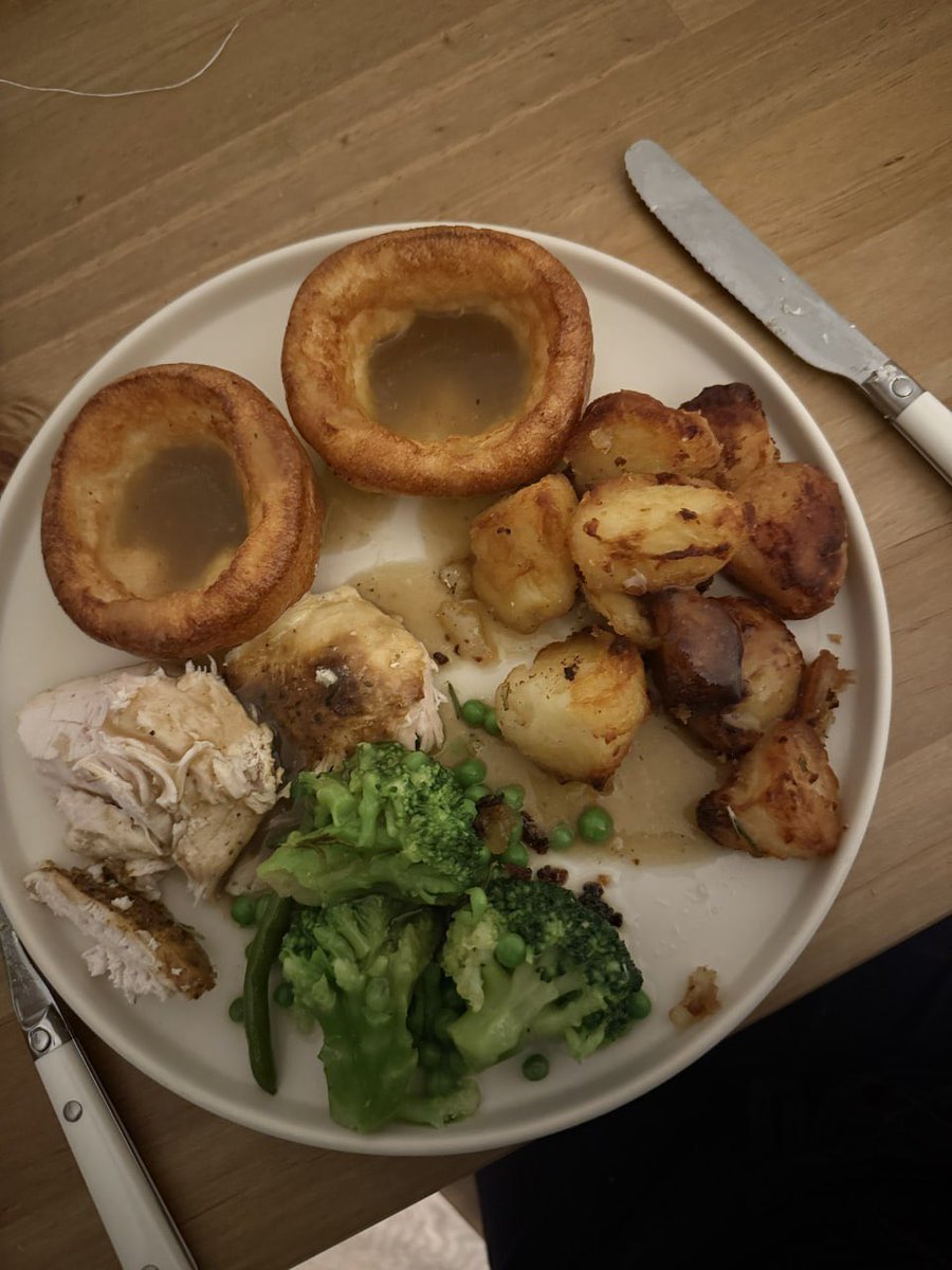 iamannabelle23's tweet image. Crispy on the outside, soft on the inside… just like me 😌
#FoodMood #DeliciousDecisions #RoastGoals #SoloFeast