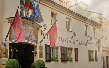 euro_tour's tweet image. ❤泊まってみたい『🇱🇹リトアニアの #豪華ホテル✨』
➡euro-tour.co.jp/luxury-hotel/l…
ヴィリニュス「スティクレイ・ホテル」　世界遺産の旧市街、中心部に位置する５つ星ブティックホテル。丁寧に装飾された客室を提供♪ ルレ＆シャトー加盟。 #ビリニュス #Vilnius #RelaisChateaux #StikliaiHotel