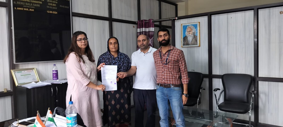 💼 ALC Reasi concluded a case under the Employees’ Compensation Act, 1923.
₹16,93,429 disbursed to the dependents of Late Sh. Wahid Hussain, ensuring timely justice &amp; social security for workers’ families. #LabourDept #Reasi #WorkersWelfare