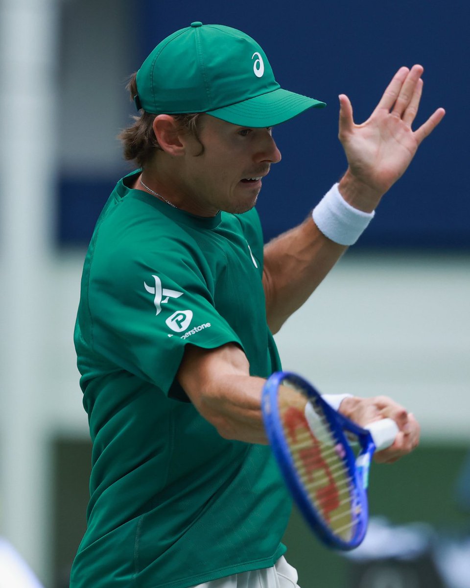 atptour's tweet image. Stepping up when it matters most 😈

@alexdeminaur clinches the opening set against Borges, 7-5.

@SH_RolexMasters | #RolexShanghaiMasters