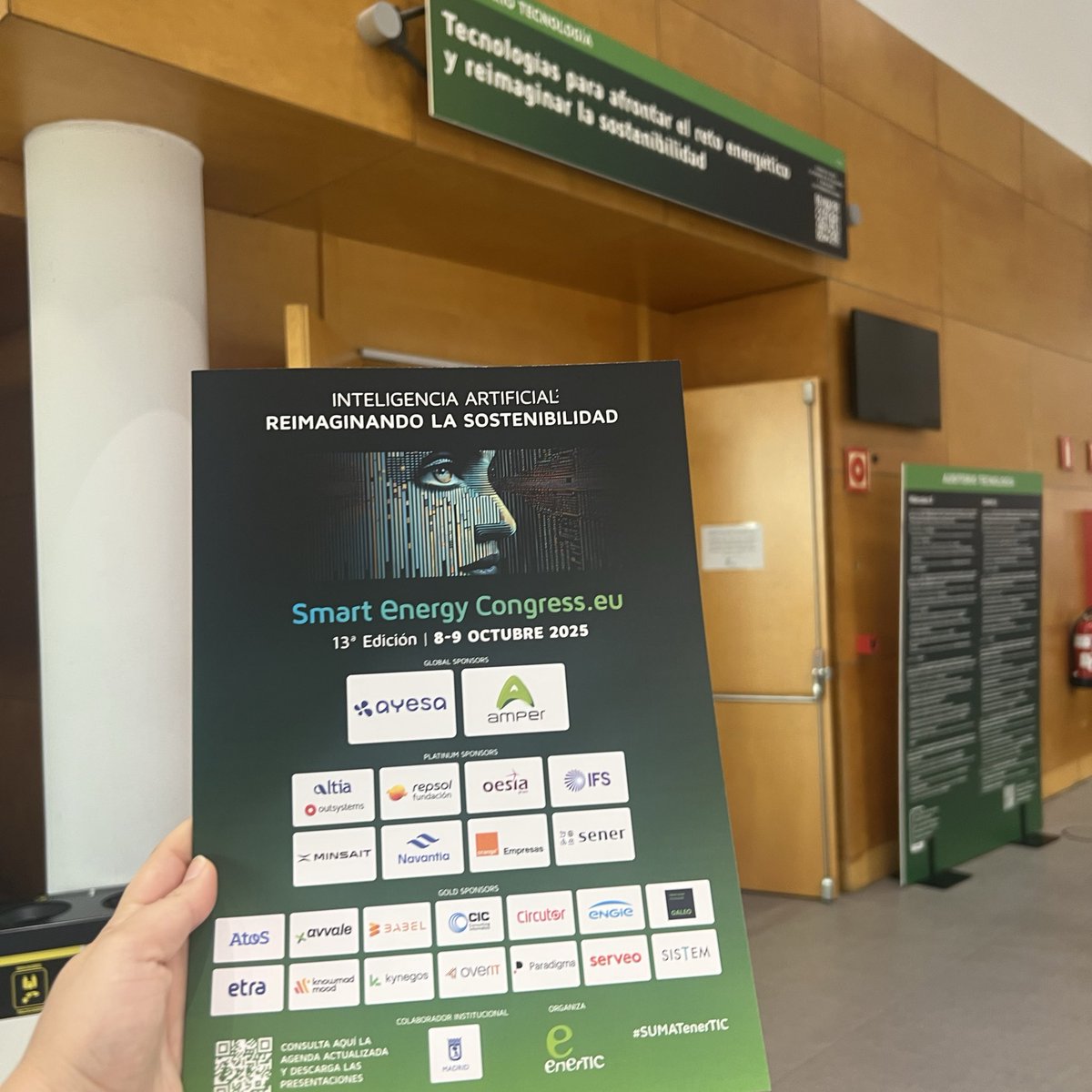 eoi's tweet photo. 🗣️"Es un placer estar hoy aquí en la inauguración del Congreso 'Smart Energy Congress' organizado por @enerTIC_es, ya que EOI apuesta por los ejes centrales que se dan cita en él: por un lado la digitalización y por otro la sostenibilidad” @quintoterelio 

#SEC2025Madrid https://t.co/jBPcylPyPR