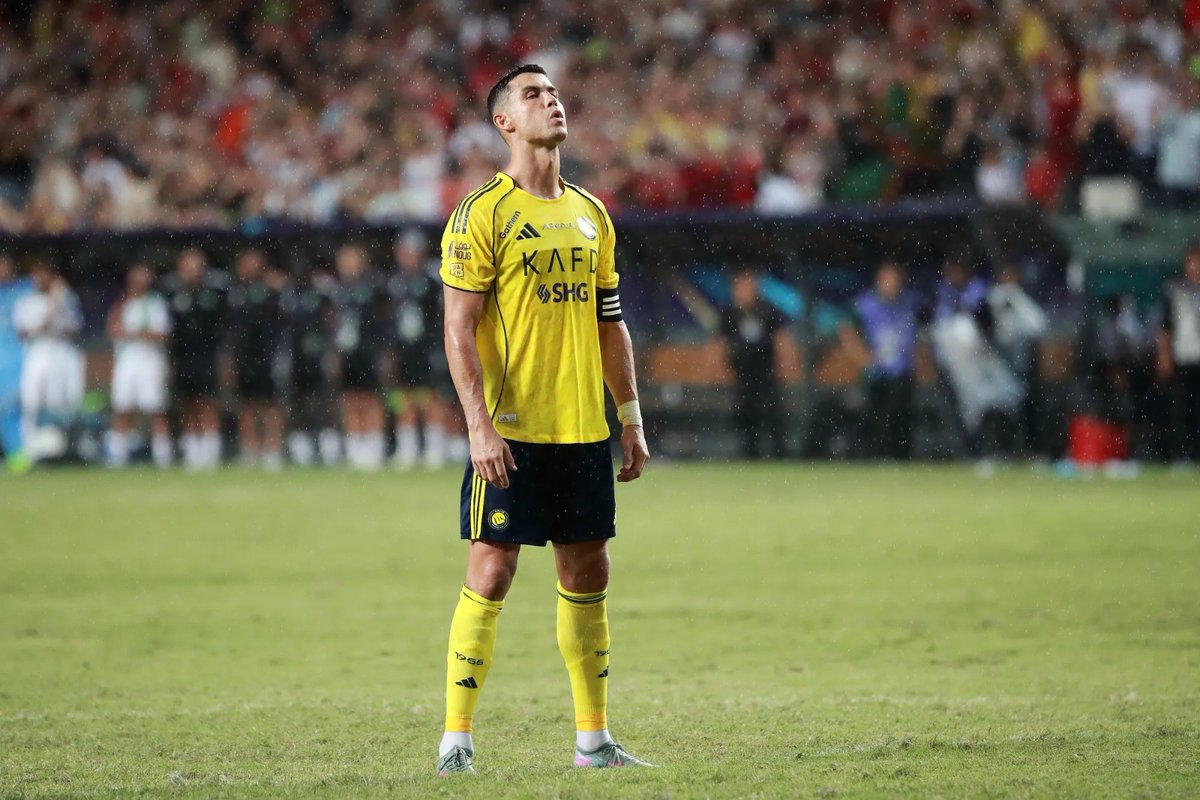 Cristiano Ronaldo Becomes Football's First Billionaire

His net worth has now climbed to $1.4 billion

#lka #SriLanka #SLnews #NewsUpdate #BreakingNews #Billionaire <a href="/Cristiano/">Cristiano Ronaldo</a>