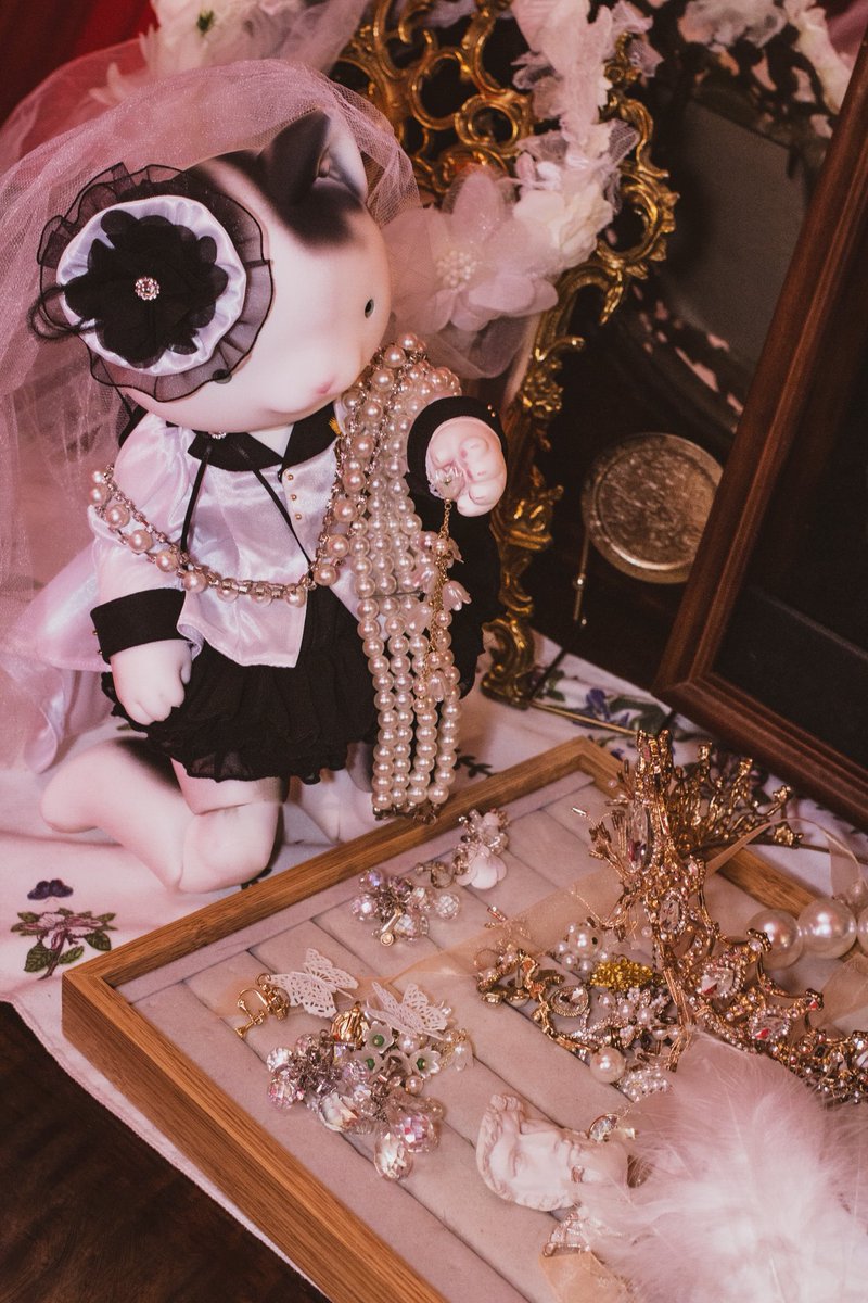 🐈‍⬛: 피피 등장! 이거 다 내거야🐾

👗: <a href="/silbia_c/">비아c</a>    #주올로직