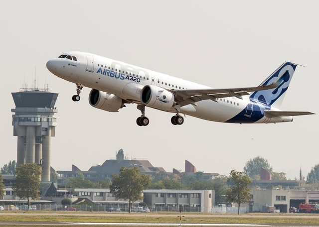 El Airbus A320 supera al Boeing 737 como el avión de pasajeros más vendido de la historia. La fabricante transeuropea 🇫🇷🇩🇪🇪🇸🇬🇧 suma 12.260 unidades desde 1988.

⏩ceskenoviny.cz/zpravy/airbus-…