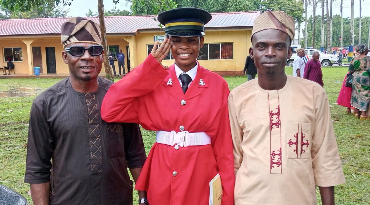 We salute you, Constable Ajarat Dosa! Congratulations on your successful passing out from the Police College, Ikeja.

PC: Awonronsu Philips

#CityMoodBadagry